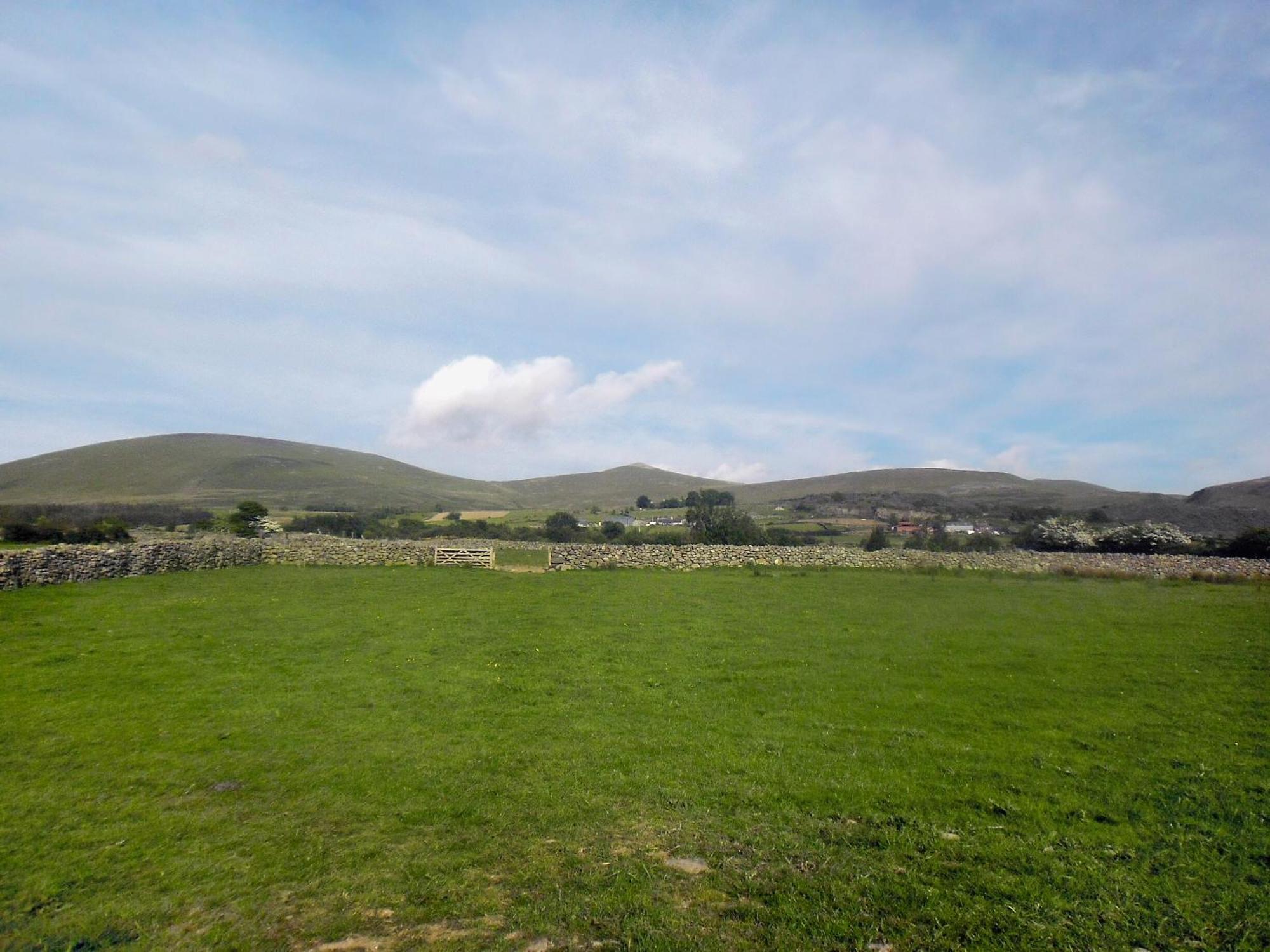 Y Gorlan Villa Llanllechid Exterior foto